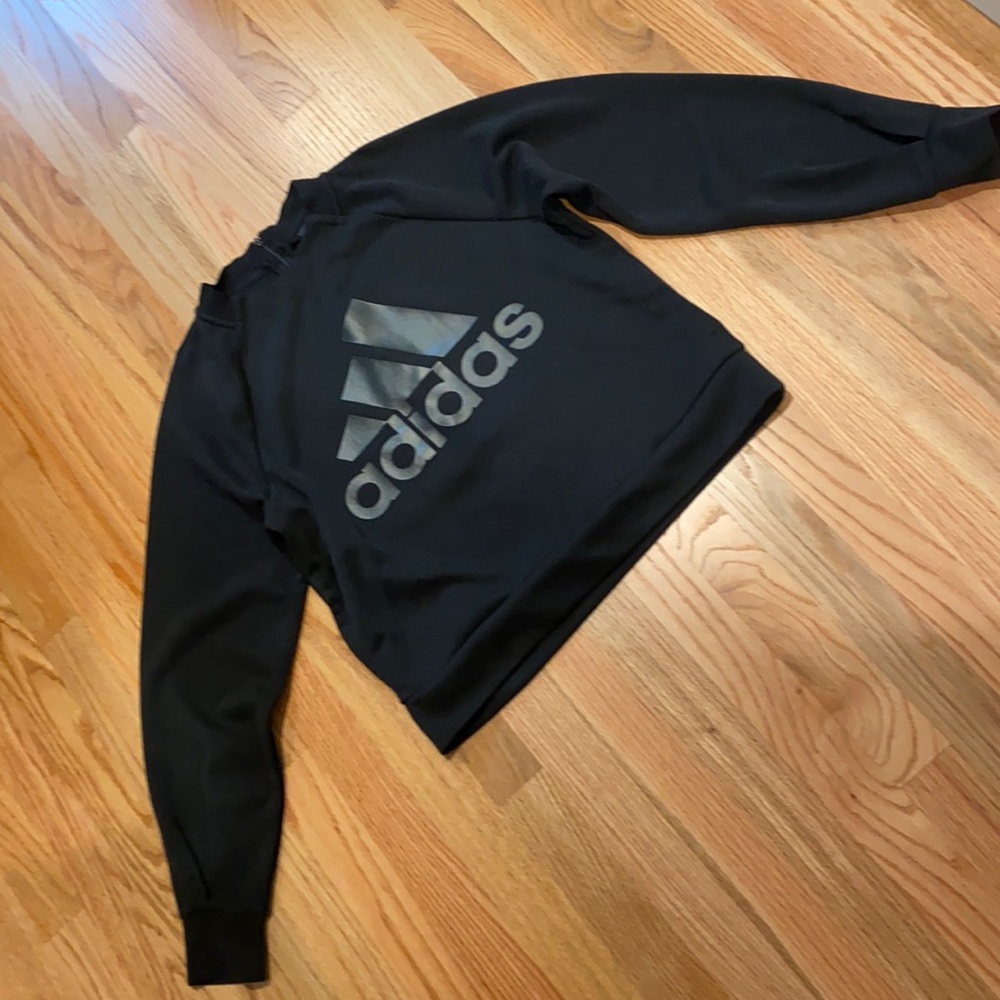 Adidas sweatshirt with pockets